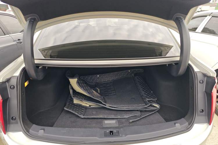 Used Hongqi E-QM5 2022 431 km Charge & Enjoy Edition Trunk