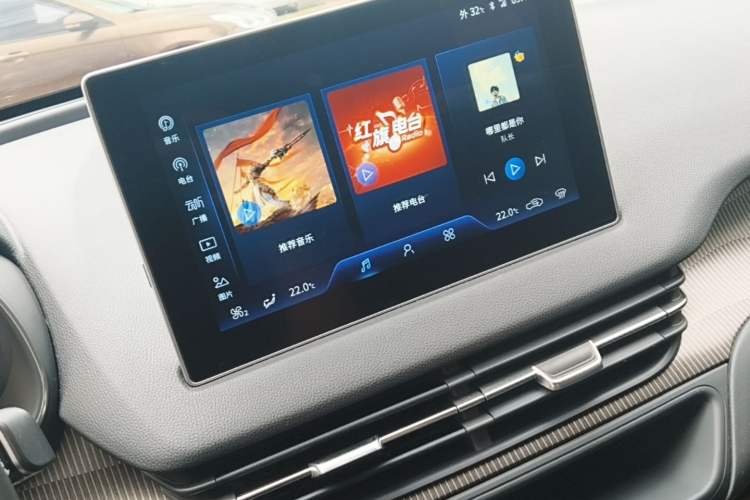 Used Hongqi E-QM5 2023 Revised Version Basic Travel Edition Audio And AC Panel