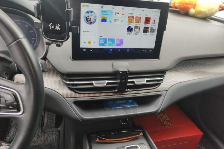 Used Hongqi E-QM5 2023 Base Travel Edition Audio And AC Panel