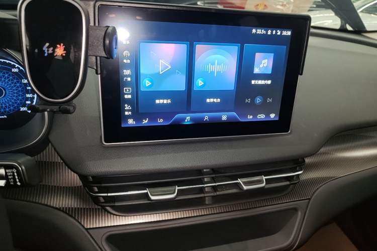 Used Hongqi E-QM5 2023 Revised Version Basic Travel Edition Audio And AC Panel