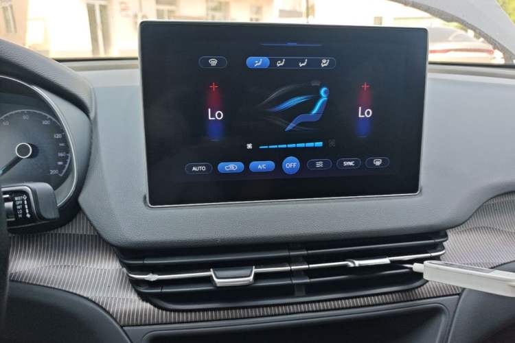 Used Hongqi E-QM5 2023 Revised Version Basic Travel Edition Audio And AC Panel