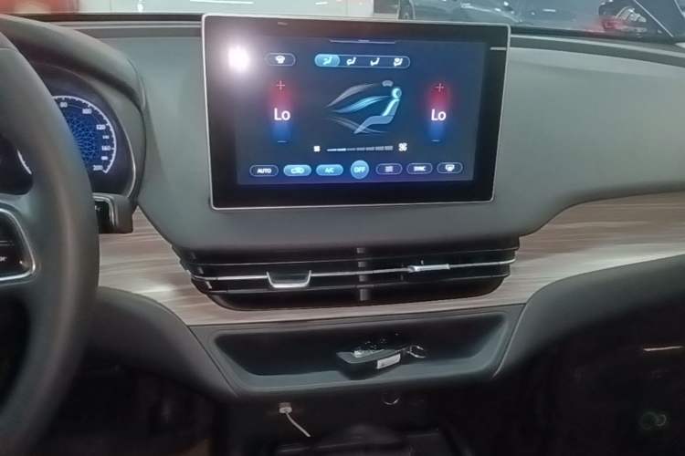 Used Hongqi E-QM5 2023 560km PLUS Audio And AC Panel