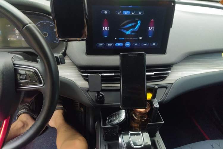 Used Hongqi E-QM5 2023 620km PLUS Audio And AC Panel