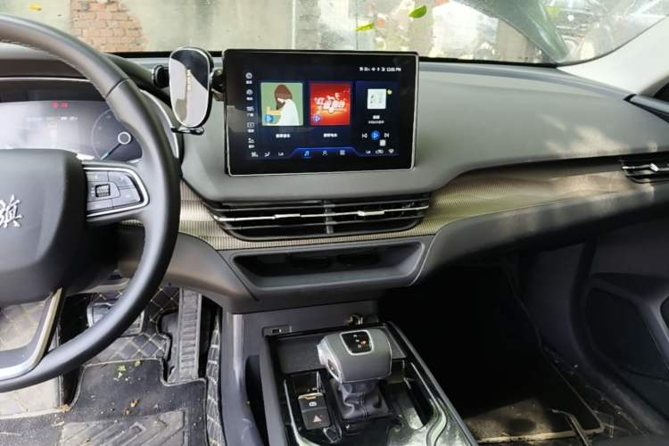 Used Hongqi E-QM5 2023 Base Travel Edition Audio And AC Panel