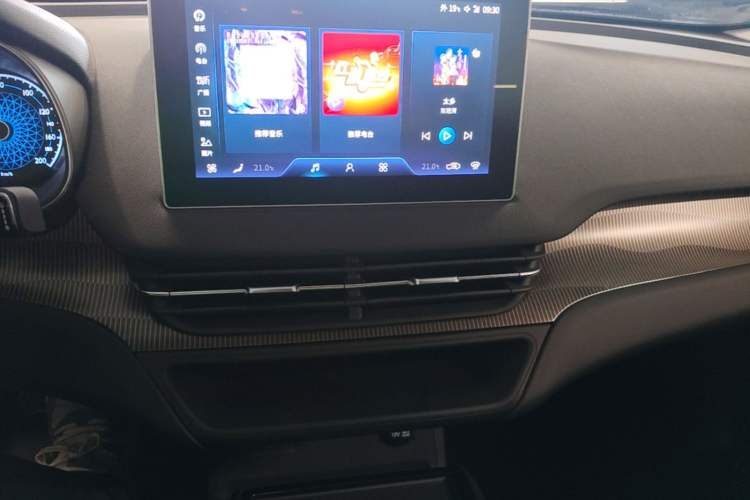 Used Hongqi E-QM5 2023 Revised Version Basic Travel Edition Audio And AC Panel
