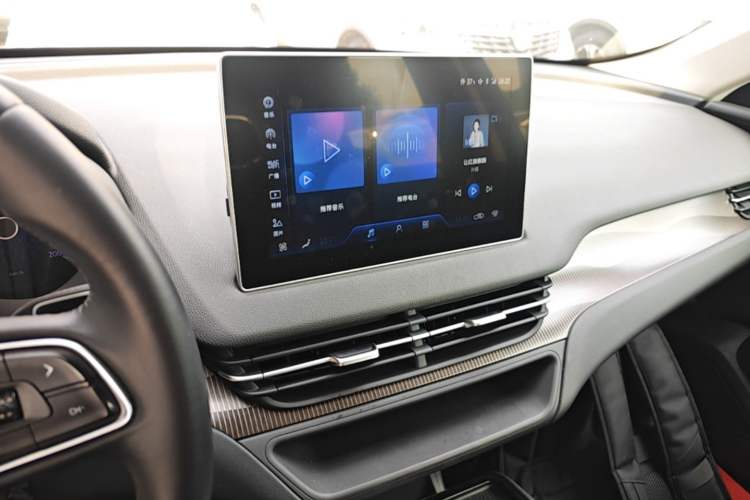 Used Hongqi E-QM5 2023 Revised Version Basic Travel Edition Audio And AC Panel