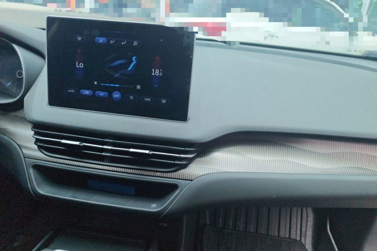 Used Hongqi E-QM5 2023 Revised Version Basic Travel Edition Audio And AC Panel