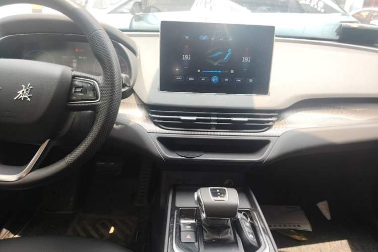 Used Hongqi E-QM5 2023 Base Travel Edition Audio And AC Panel