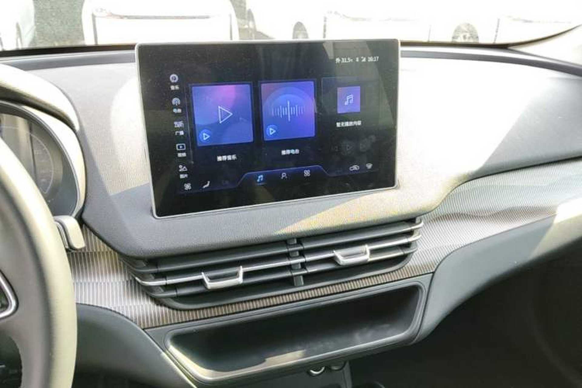Used Hongqi E-QM5 2023 Revised Version Basic Travel Edition Audio And AC Panel