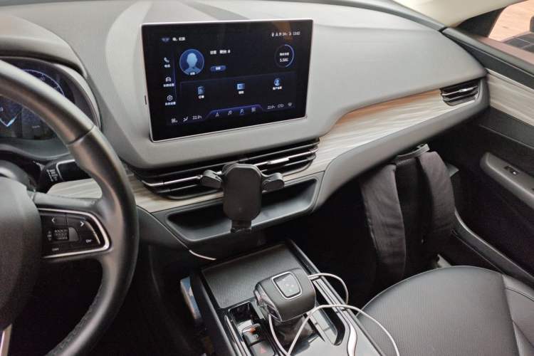 Used Hongqi E-QM5 2023 620km PLUS Audio And AC Panel