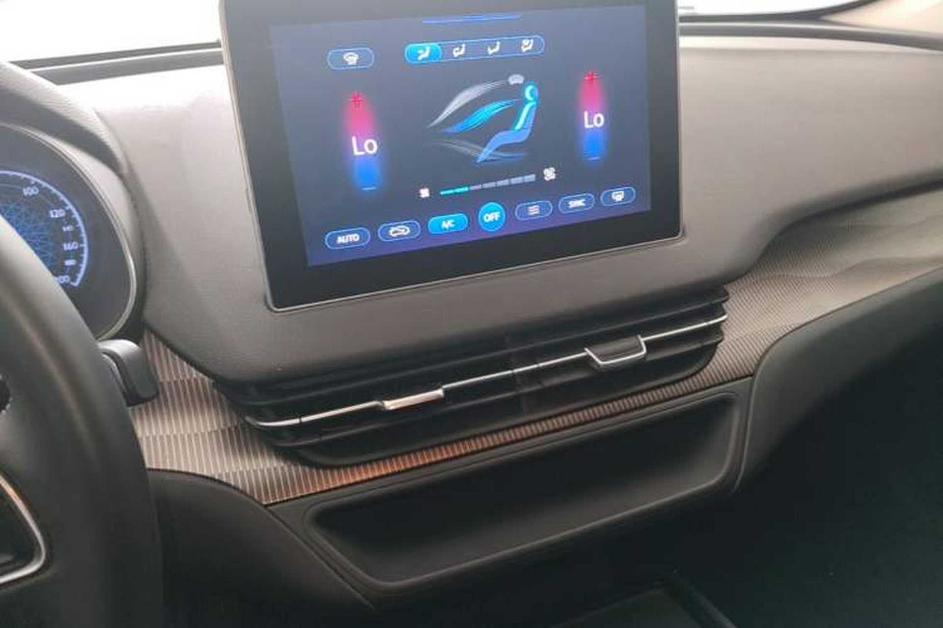 Used Hongqi E-QM5 2023 Revised Version Basic Travel Edition Audio And AC Panel