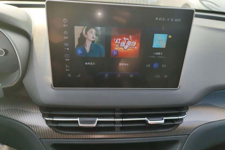 Used Hongqi E-QM5 2023 Revised Version Basic Travel Edition Audio And AC Panel