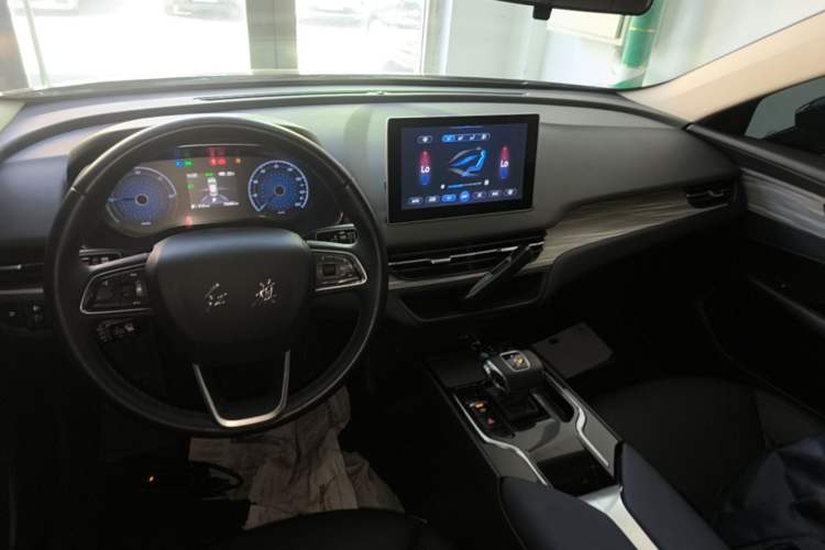 Used Hongqi E-QM5 2023 620km PLUS Audio And AC Panel