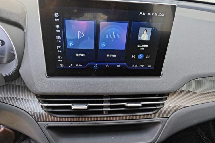 Used Hongqi E-QM5 2023 Revised Version Basic Travel Edition Audio And AC Panel
