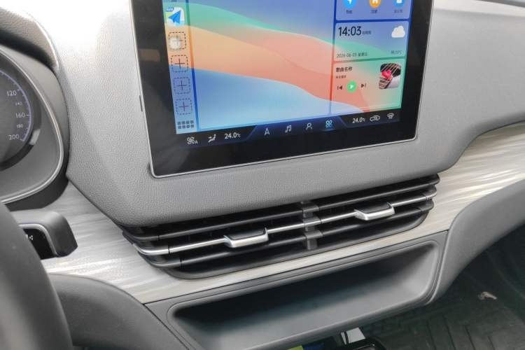 Used Hongqi E-QM5 2023 620km PLUS Audio And AC Panel