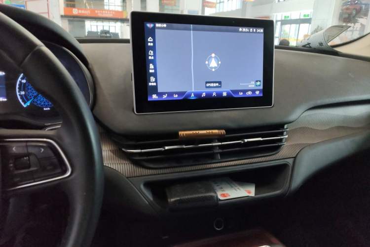 Used Hongqi E-QM5 2023 Revised Version Basic Travel Edition Audio And AC Panel