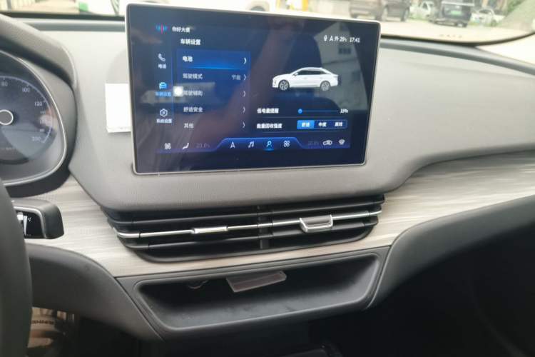 Used Hongqi E-QM5 2023 620km PLUS Audio And AC Panel