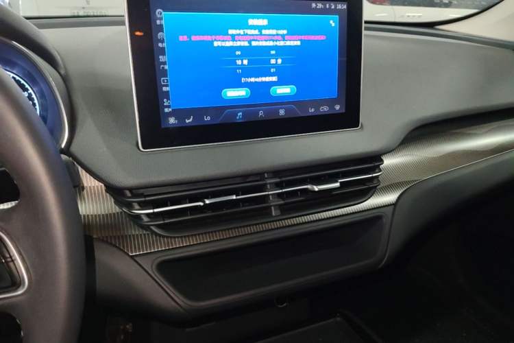 Used Hongqi E-QM5 2023 Revised Version Basic Travel Edition Audio And AC Panel