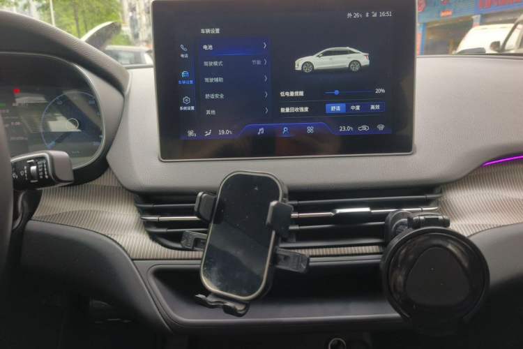 Used Hongqi E-QM5 2023 Revised Version Basic Travel Edition Audio And AC Panel