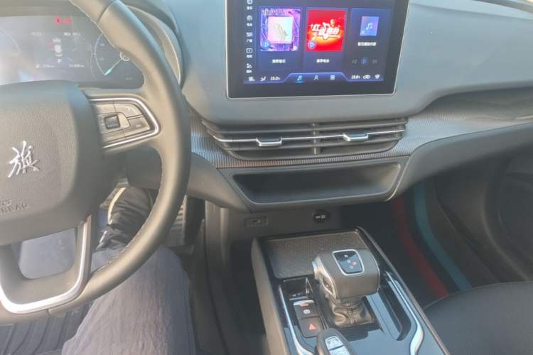 Used Hongqi E-QM5 2023 Revised Version Basic Travel Edition Audio And AC Panel