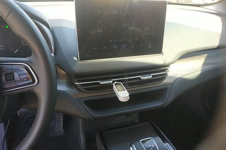 Used Hongqi E-QM5 2023 Revised Version Basic Travel Edition Audio And AC Panel