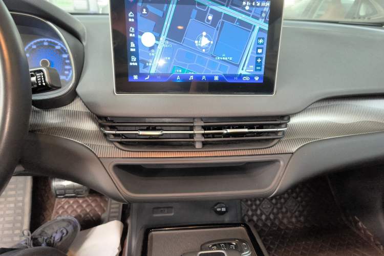 Used Hongqi E-QM5 2023 Revised Version Basic Travel Edition Audio And AC Panel