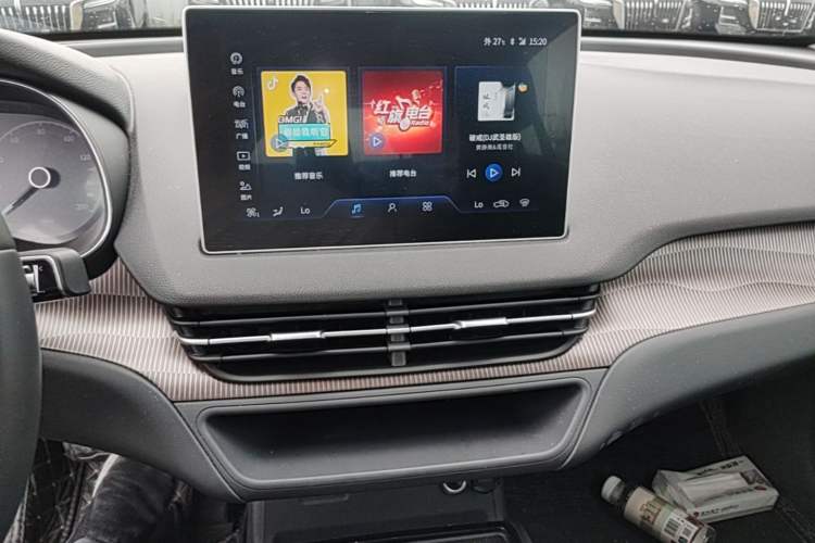 Used Hongqi E-QM5 2023 Revised Version Basic Travel Edition Audio And AC Panel