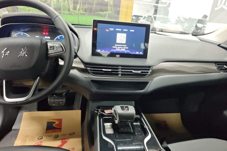 Used Hongqi E-QM5 2023 Revised Version Basic Travel Edition Audio And AC Panel
