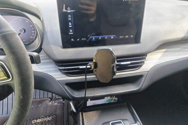Used Hongqi E-QM5 2023 560km PLUS Audio And AC Panel