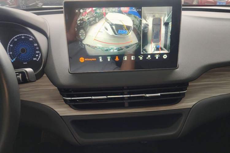 Used Hongqi E-QM5 2023 620km PLUS Audio And AC Panel