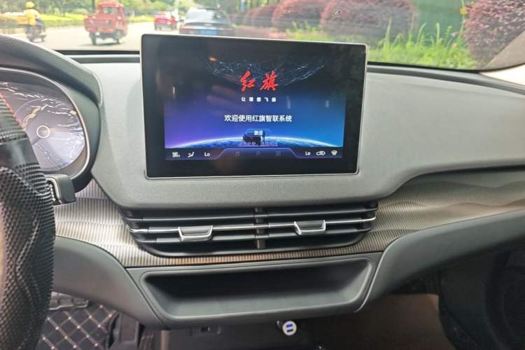 Used Hongqi E-QM5 2023 Revised Version Basic Travel Edition Audio And AC Panel