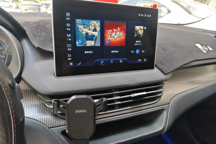 Used Hongqi E-QM5 2023 Base Travel Edition Audio And AC Panel