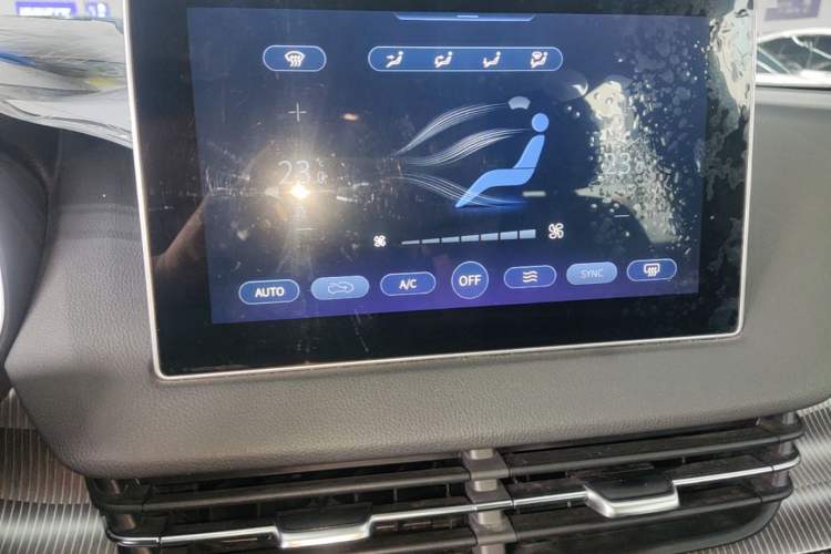 Used Hongqi E-QM5 2023 Revised Version Basic Travel Edition Audio And AC Panel