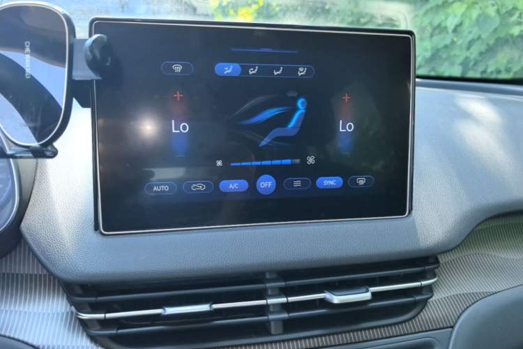 Used Hongqi E-QM5 2023 Revised Version Basic Travel Edition Audio And AC Panel