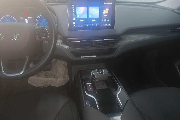 Used Hongqi E-QM5 2023 Base Travel Edition Audio And AC Panel