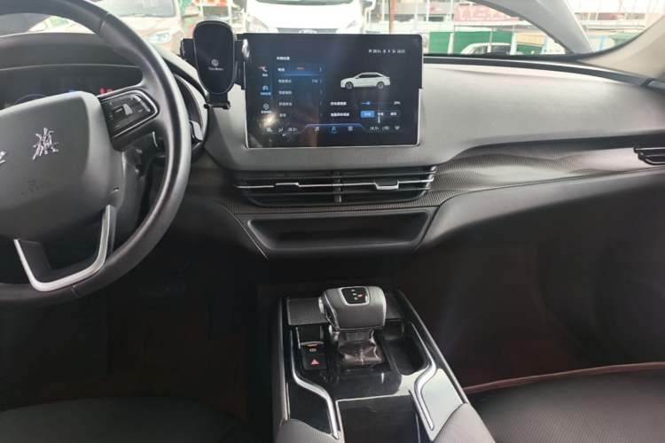 Used Hongqi E-QM5 2023 Revised Version Basic Travel Edition Audio And AC Panel