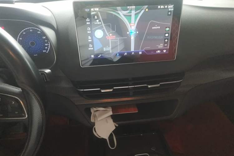 Used Hongqi E-QM5 2023 Base Travel Edition Audio And AC Panel