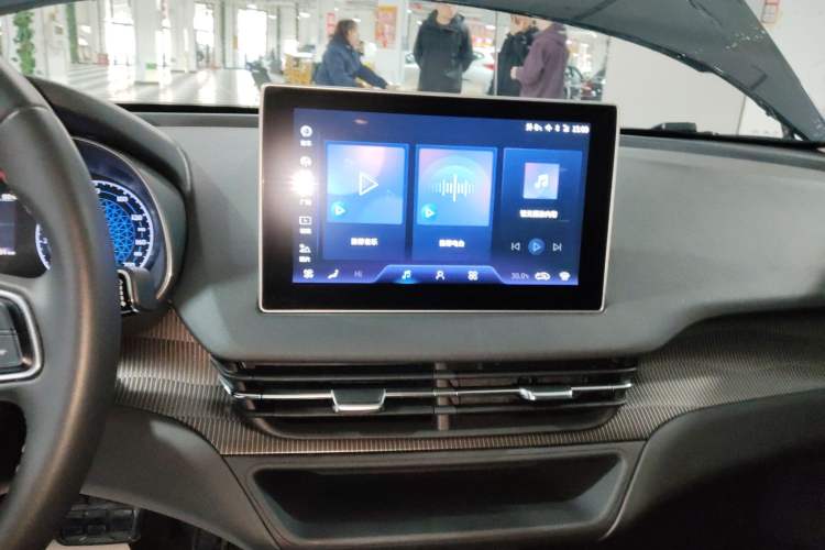 Used Hongqi E-QM5 2023 Revised Version Basic Travel Edition Audio And AC Panel