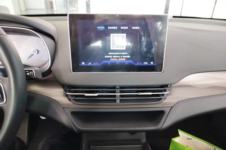 Used Hongqi E-QM5 2023 Revised Version Basic Travel Edition Audio And AC Panel