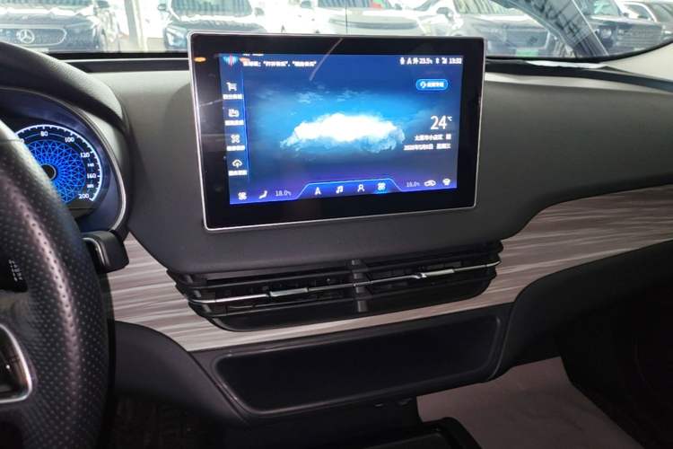 Used Hongqi E-QM5 2023 560km PLUS Audio And AC Panel