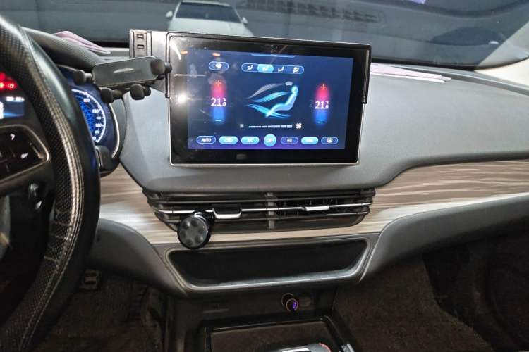 Used Hongqi E-QM5 2023 560km PLUS Audio And AC Panel