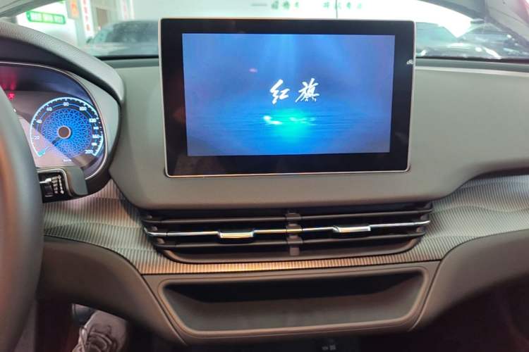 Used Hongqi E-QM5 2023 Base Travel Edition Audio And AC Panel