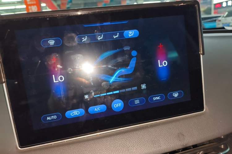 Used Hongqi E-QM5 2023 Base Travel Edition Audio And AC Panel
