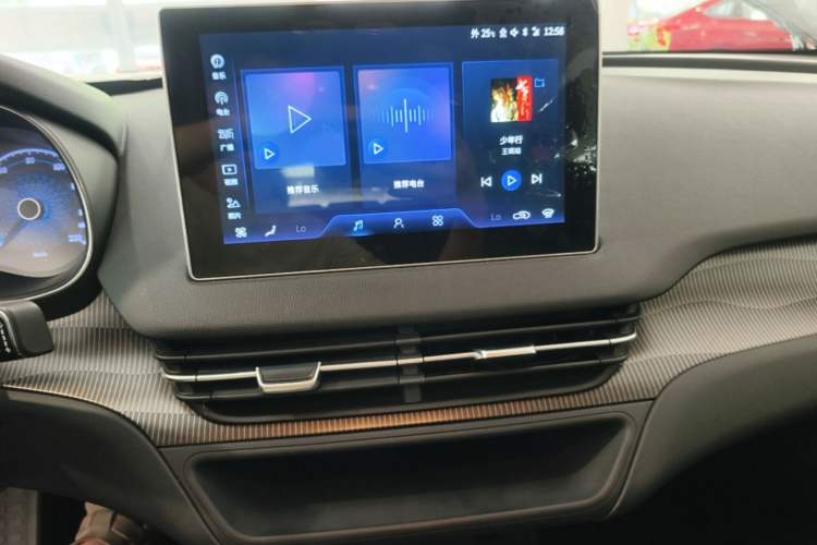 Used Hongqi E-QM5 2023 Revised Version Basic Travel Edition Audio And AC Panel