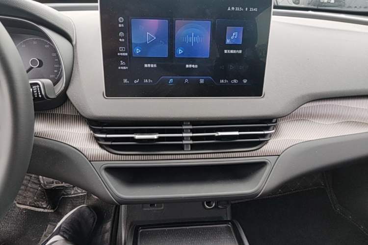 Used Hongqi E-QM5 2023 Revised Version Basic Travel Edition Audio And AC Panel