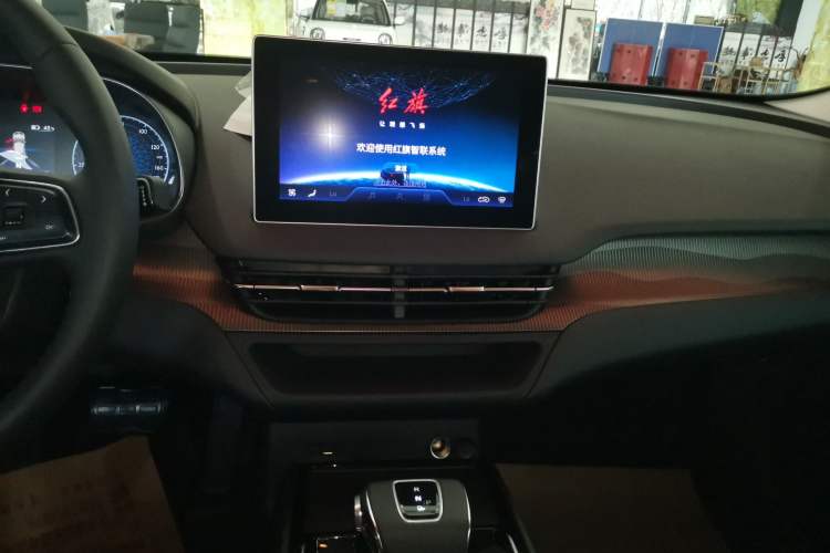 Used Hongqi E-QM5 2023 Revised Version Basic Travel Edition Audio And AC Panel
