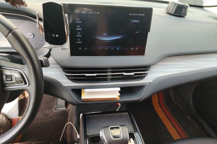 Used Hongqi E-QM5 2023 620km PLUS Audio And AC Panel