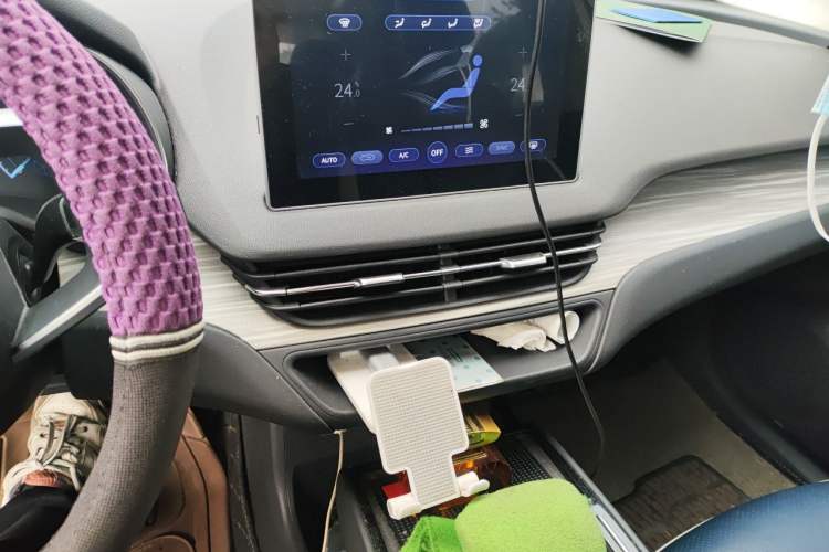 Used Hongqi E-QM5 2023 560km PLUS Audio And AC Panel