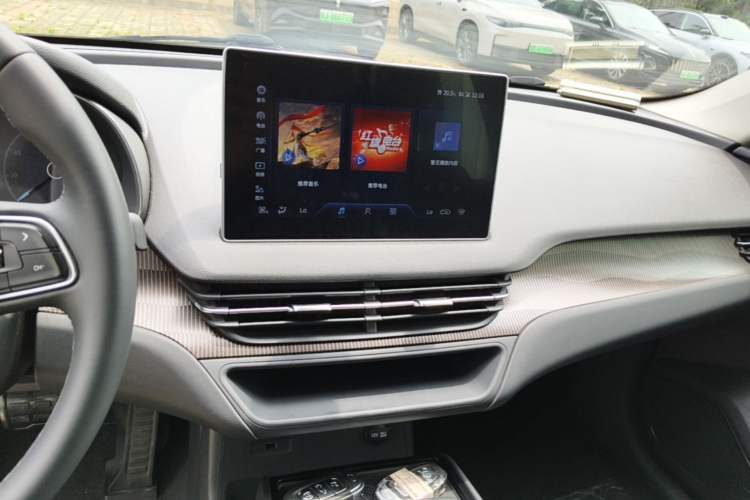 Used Hongqi E-QM5 2023 Revised Version Basic Travel Edition Audio And AC Panel