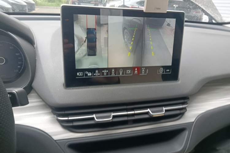 Used Hongqi E-QM5 2023 620km PLUS Audio And AC Panel